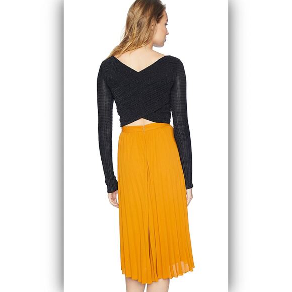 Show Me Your Mumu Connie Top Long Sleeve Cropped Black Women's Size Small NWOT - Picture 3 of 9